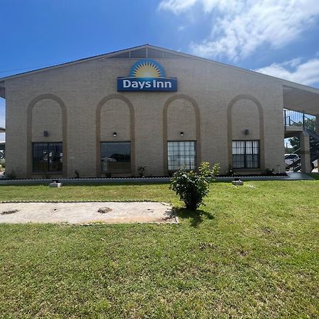 Days Inn & Suites By Wyndham - Canton First Monday Trade Days Buitenkant foto