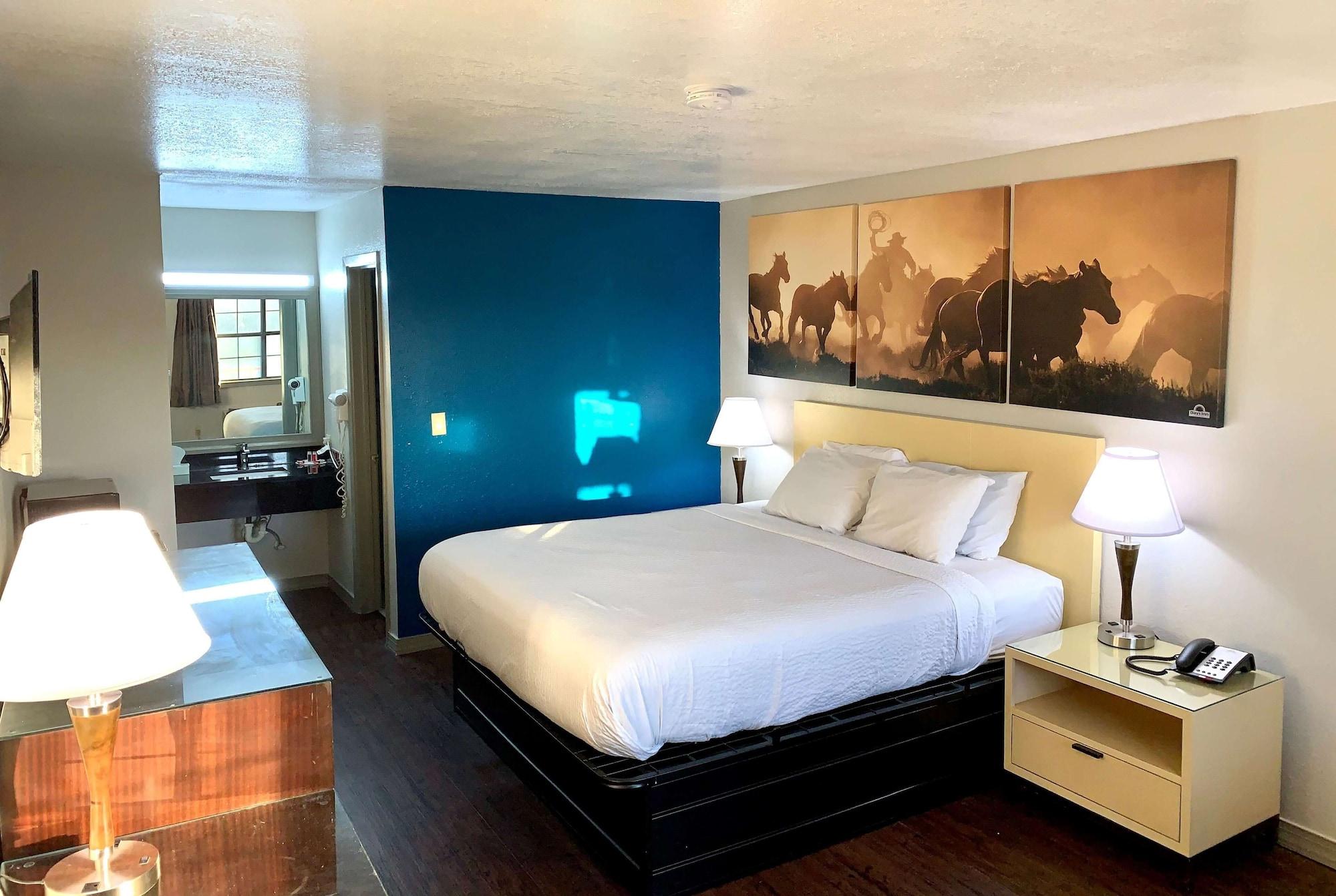 Days Inn & Suites By Wyndham - Canton First Monday Trade Days Buitenkant foto