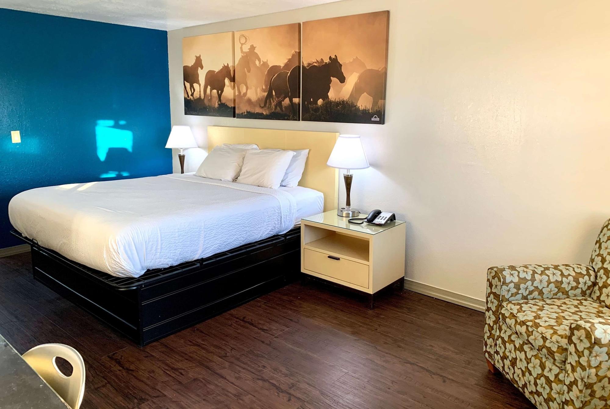 Days Inn & Suites By Wyndham - Canton First Monday Trade Days Buitenkant foto