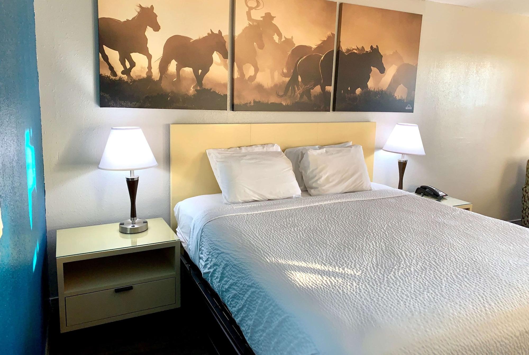 Days Inn & Suites By Wyndham - Canton First Monday Trade Days Buitenkant foto