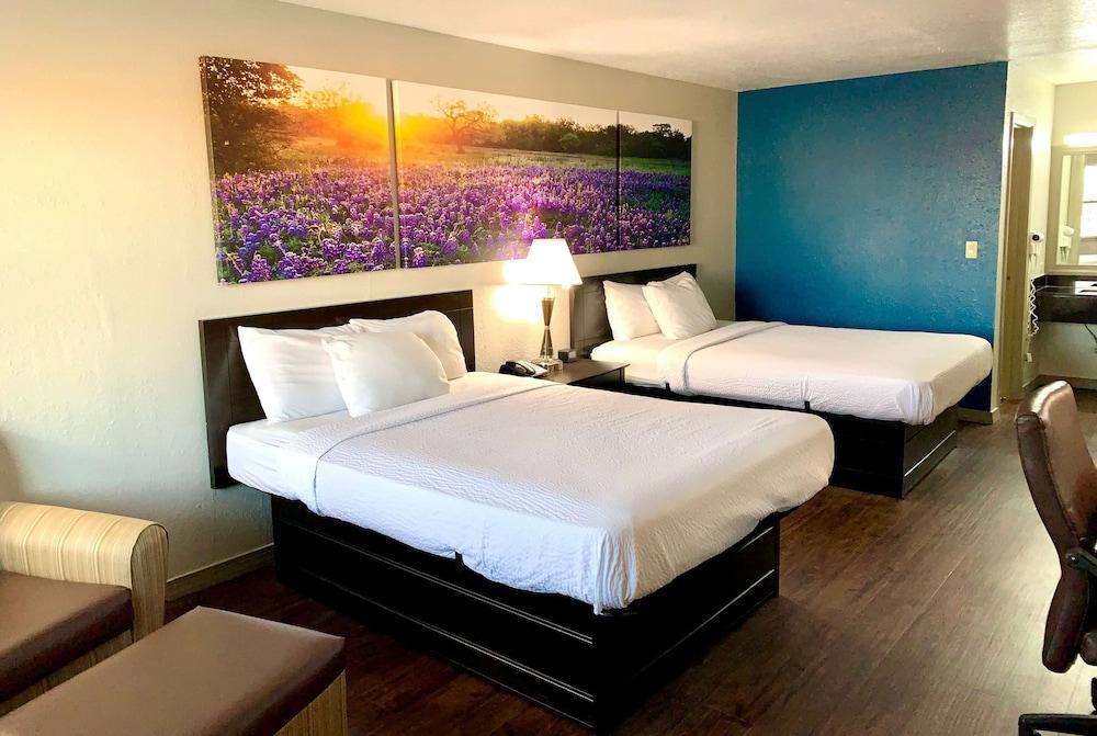 Days Inn & Suites By Wyndham - Canton First Monday Trade Days Buitenkant foto