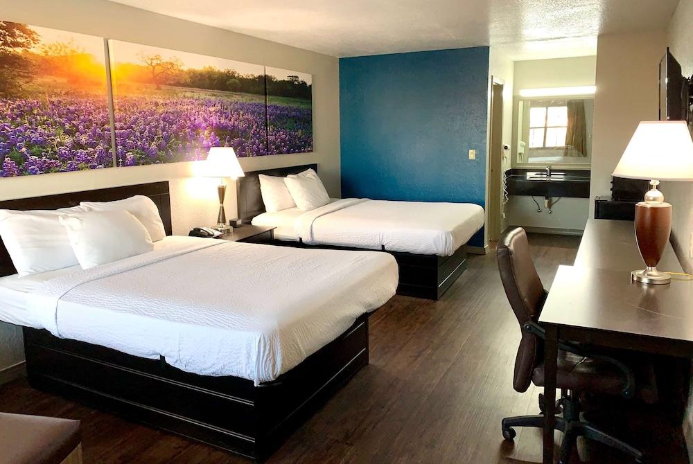 Days Inn & Suites By Wyndham - Canton First Monday Trade Days Buitenkant foto