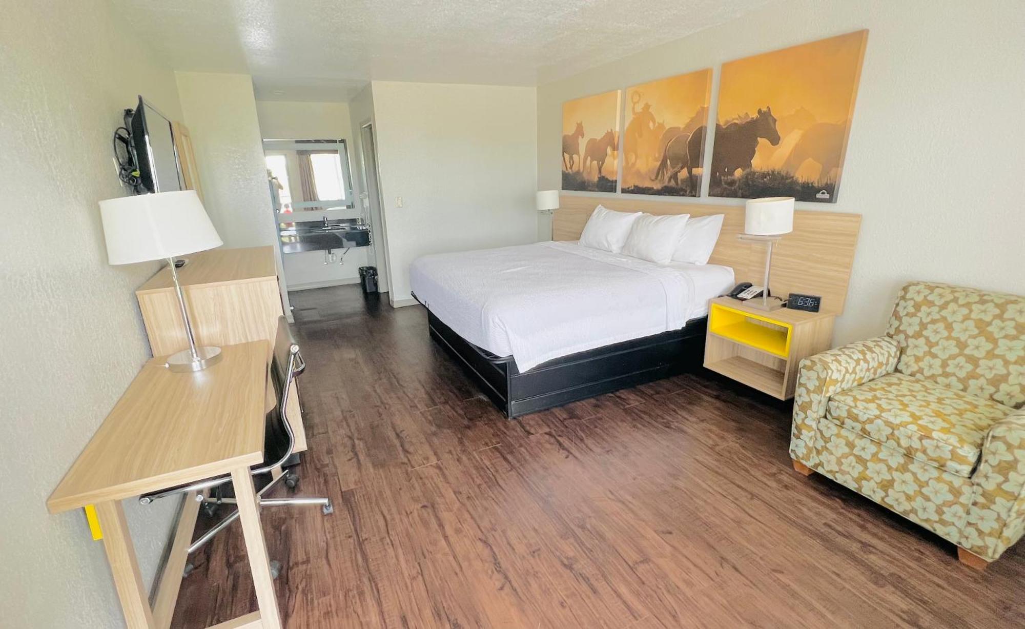 Days Inn & Suites By Wyndham - Canton First Monday Trade Days Buitenkant foto